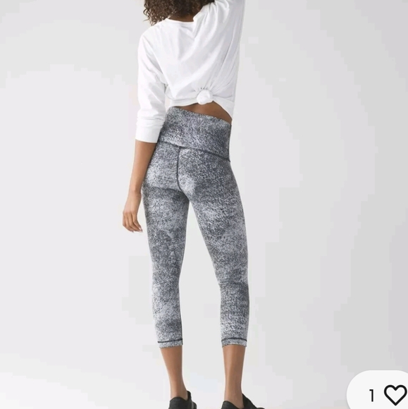 Lululemon Wunder Under Crop (Hi-Rise)Luon Spray Jacquard White Black - Picture 3 of 7